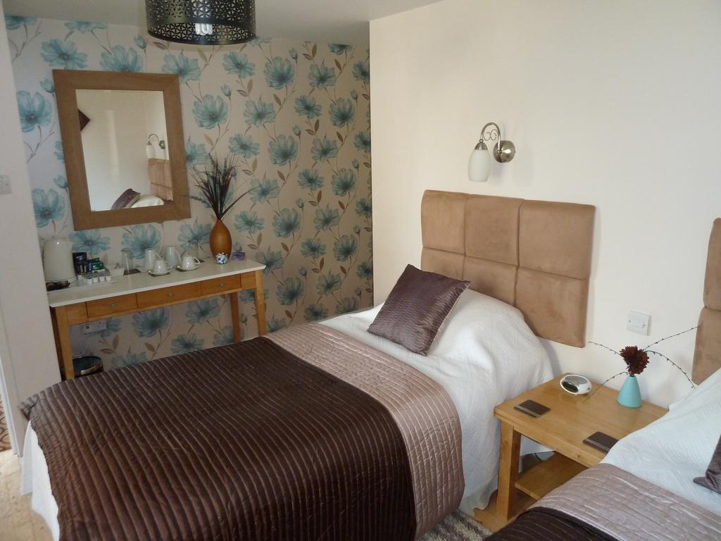 The Willows Guest House Takeley ภายนอก รูปภาพ