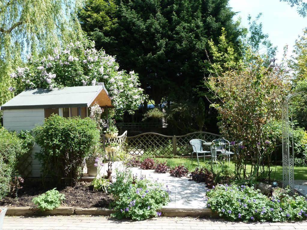 The Willows Guest House Takeley ภายนอก รูปภาพ