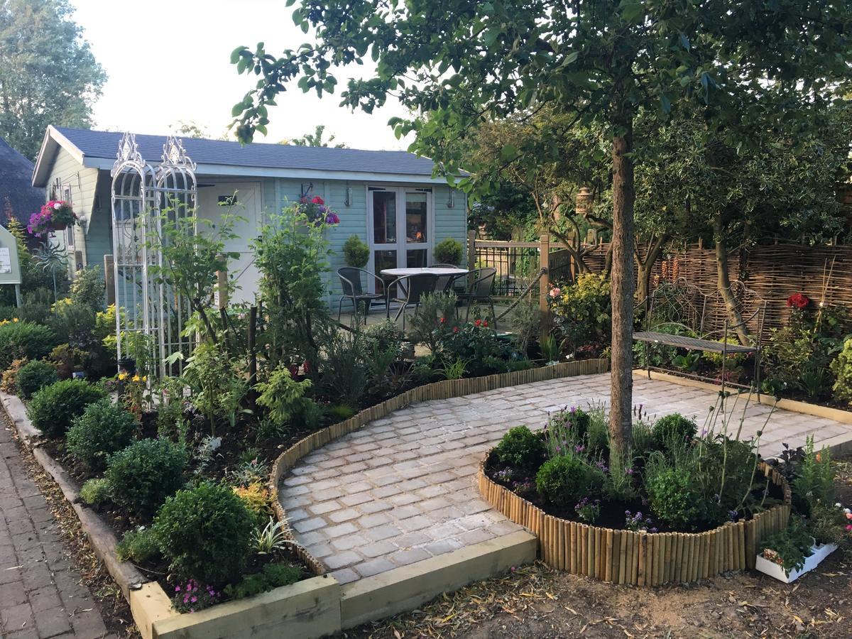 The Willows Guest House Takeley ภายนอก รูปภาพ