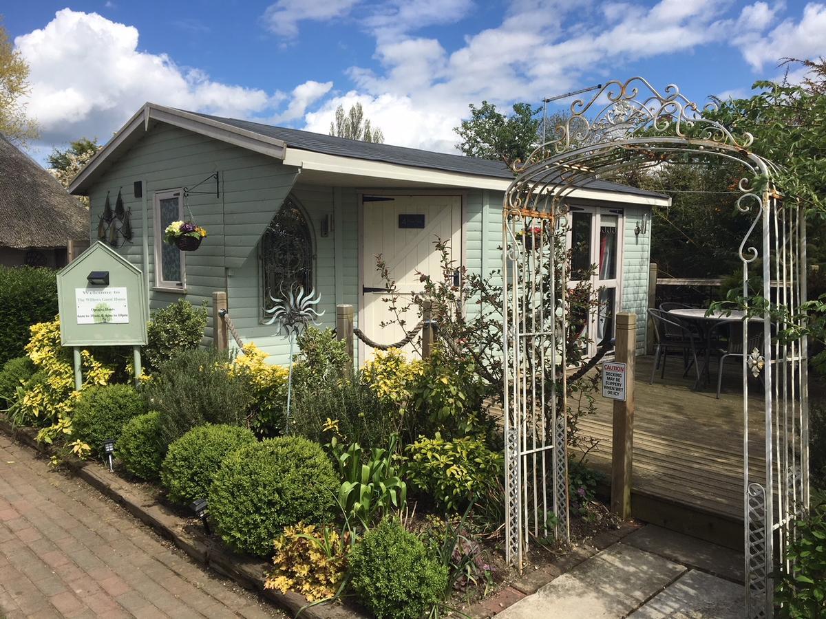 The Willows Guest House Takeley ภายนอก รูปภาพ