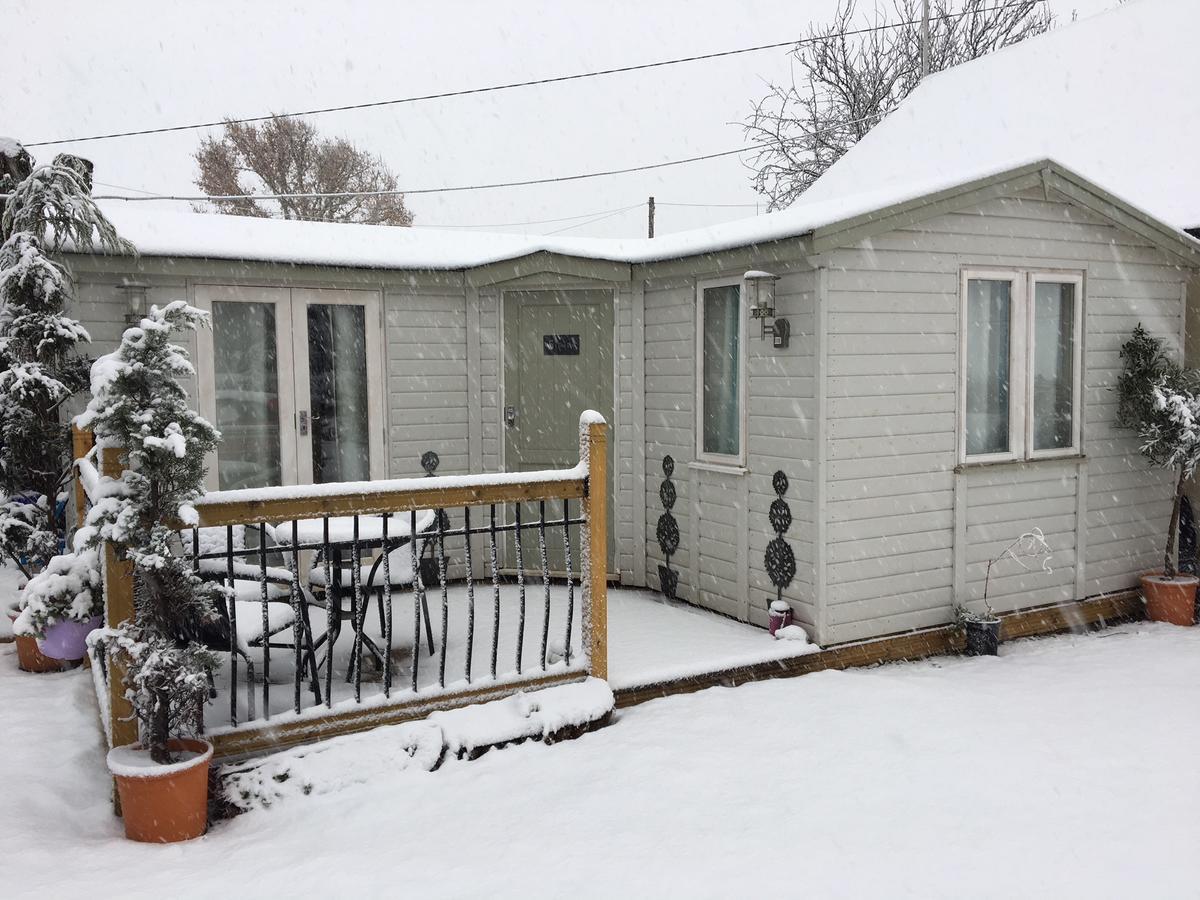 The Willows Guest House Takeley ภายนอก รูปภาพ
