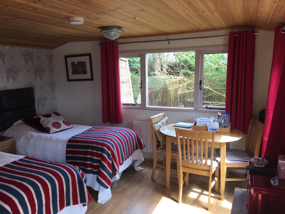 The Willows Guest House Takeley ภายนอก รูปภาพ