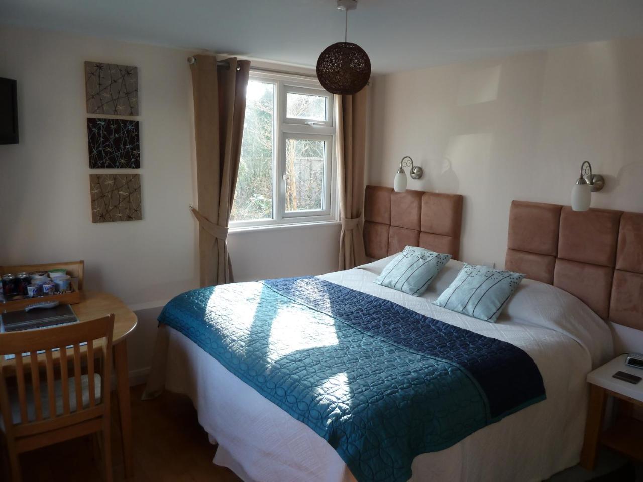 The Willows Guest House Takeley ภายนอก รูปภาพ