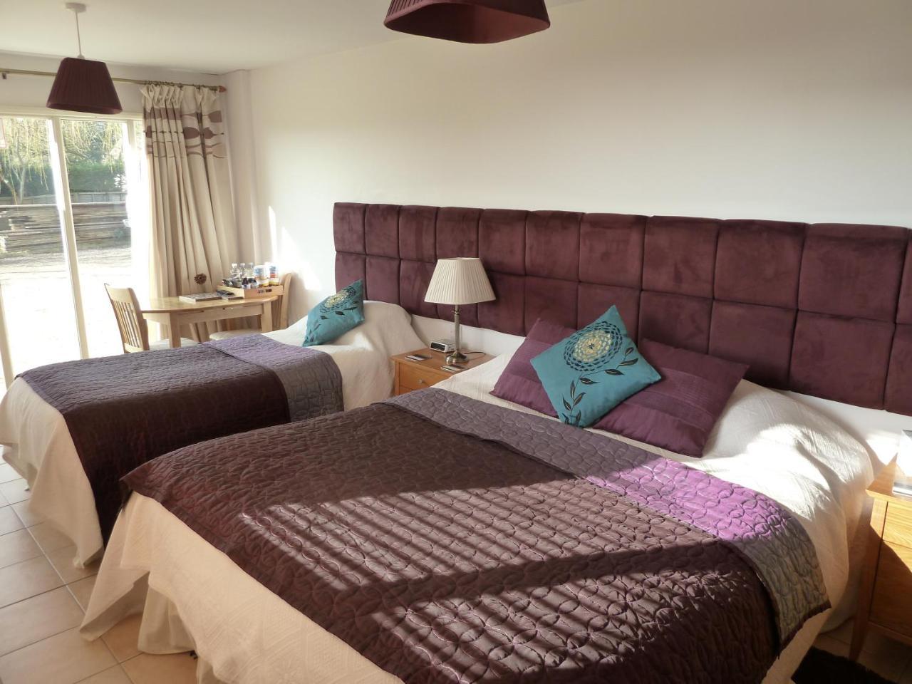The Willows Guest House Takeley ภายนอก รูปภาพ