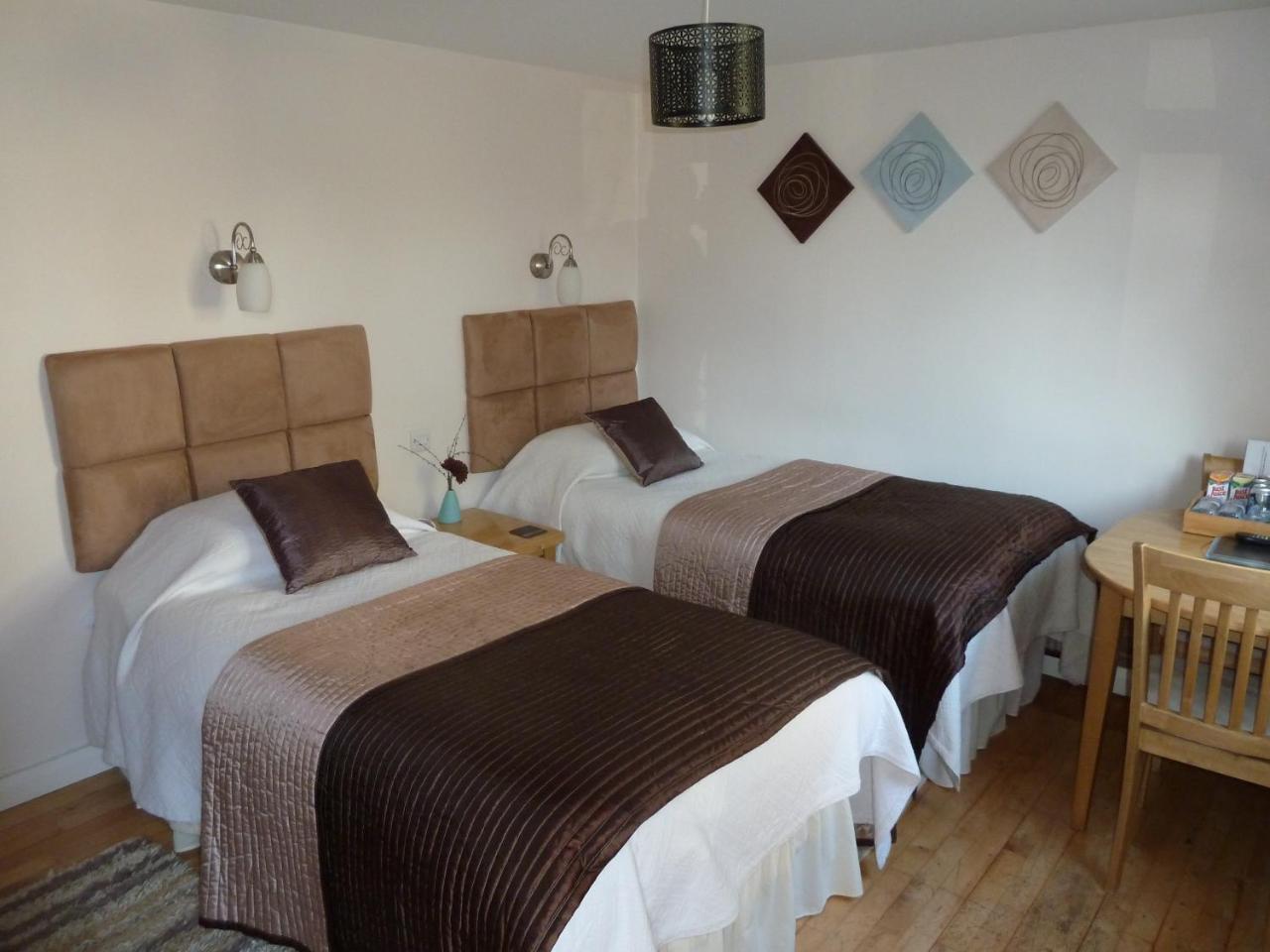 The Willows Guest House Takeley ภายนอก รูปภาพ